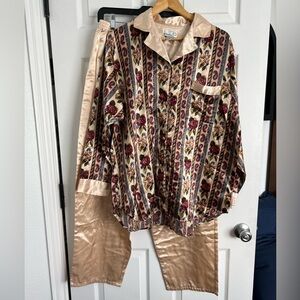 Vintage size large 2 piece It’s about time button town long sleeve pajamas.